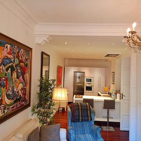 Small Stylish Room With Comfortable Queen-Size Bed In Very Large, Beautifully Decorated Shared Flat In The Historic Centre Of Málaga Eksteriør billede