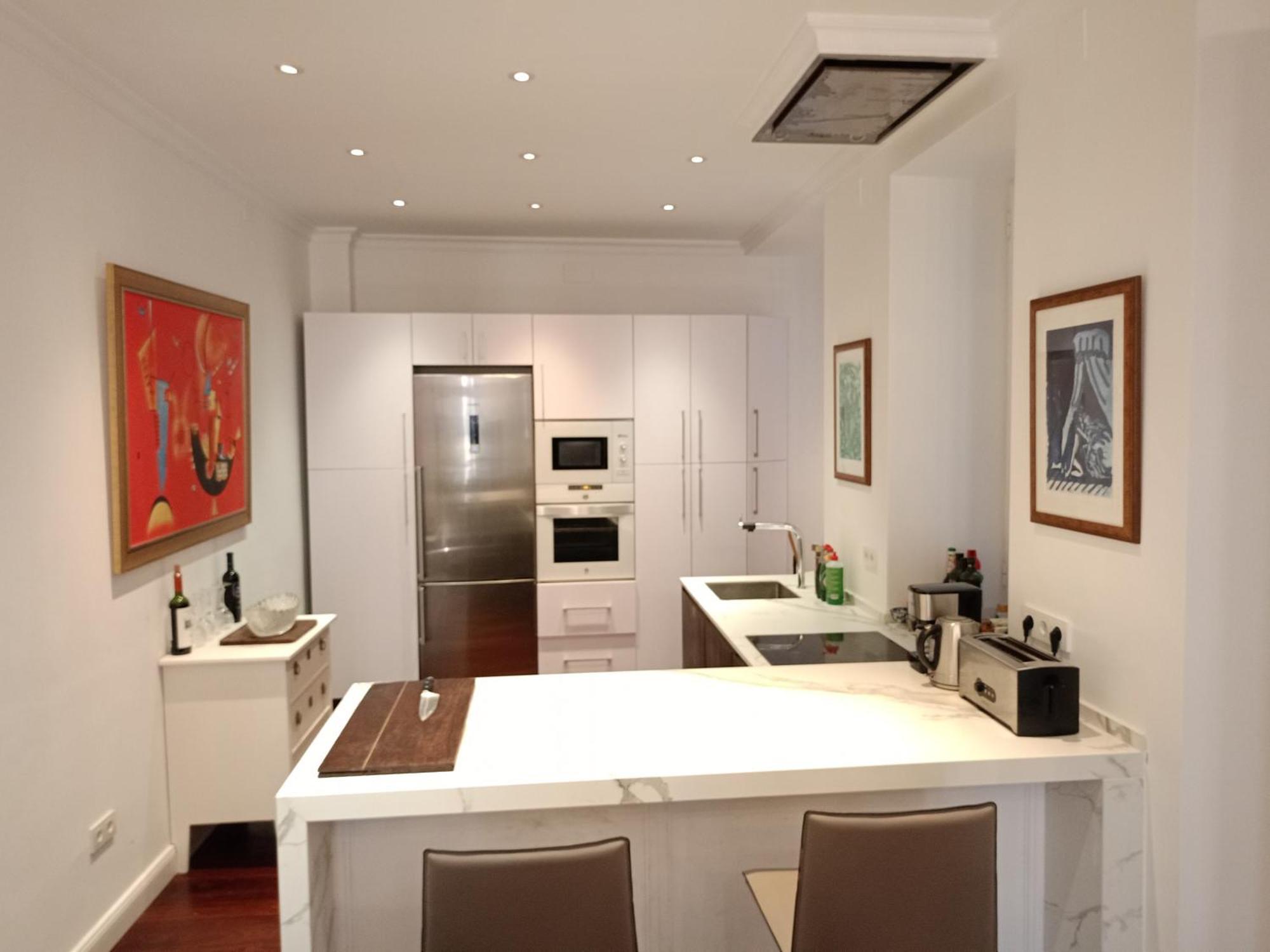 Small Stylish Room With Comfortable Queen-Size Bed In Very Large, Beautifully Decorated Shared Flat In The Historic Centre Of Málaga Eksteriør billede