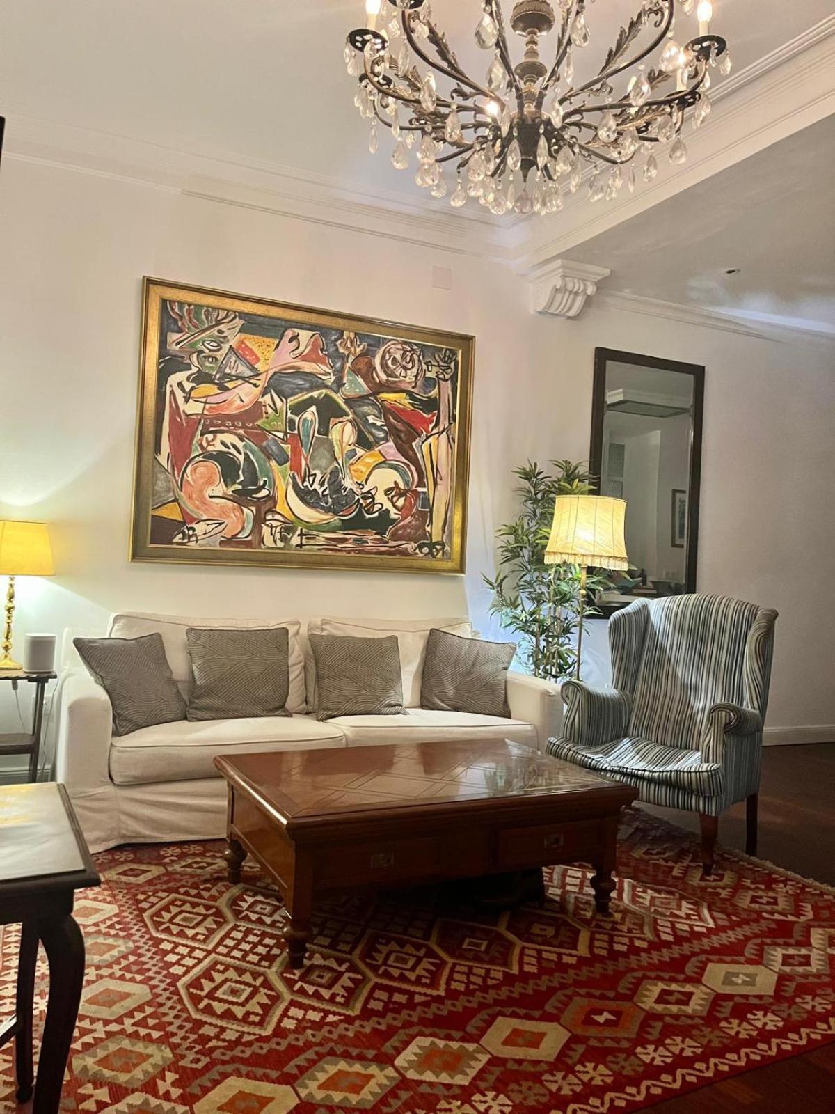 Small Stylish Room With Comfortable Queen-Size Bed In Very Large, Beautifully Decorated Shared Flat In The Historic Centre Of Málaga Eksteriør billede